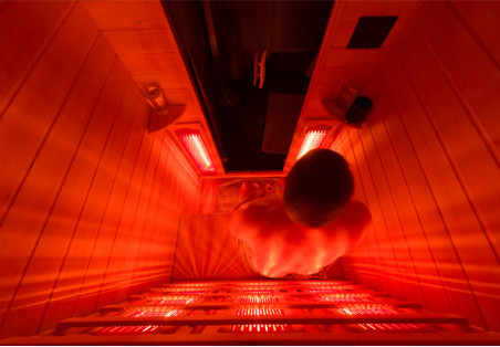 Infrasauna: Proč je oblíbená u influencerů – a důvěřují jí odborníci na saunu