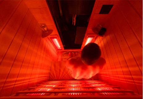 Infrasauna: Proč je oblíbená u influencerů – a důvěřují jí odborníci na saunu