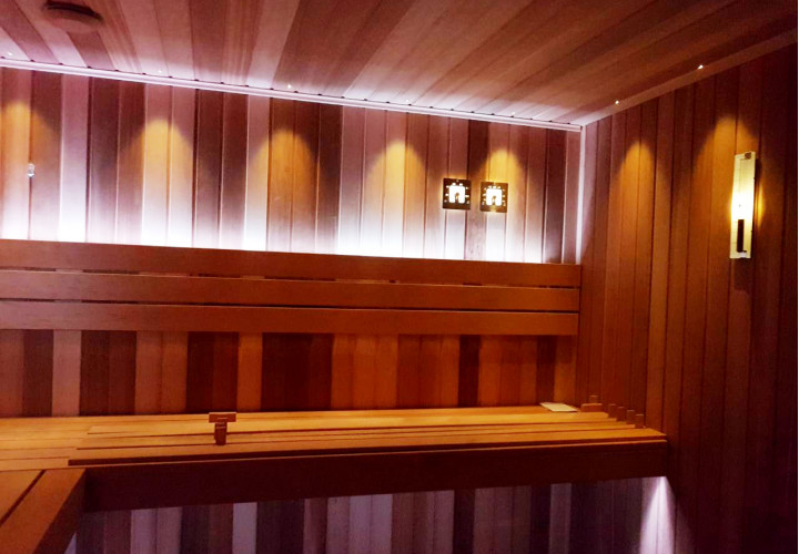 Sauna s olšovým a kanadským cedrovým dřevem