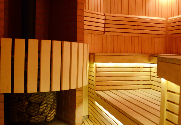 Tradiční sauna s kamny na dřevo