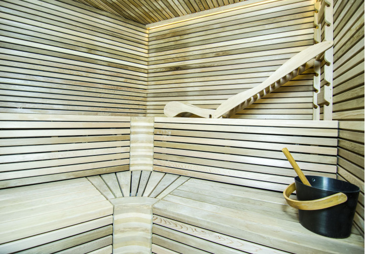 Sauna s ergonomickou lavicí a cedrovým dřevem