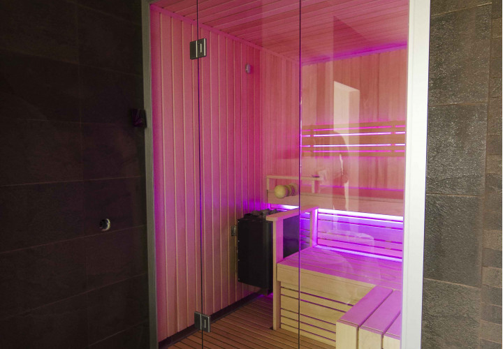 Sauna s barevným LED osvětlením a ozvučením