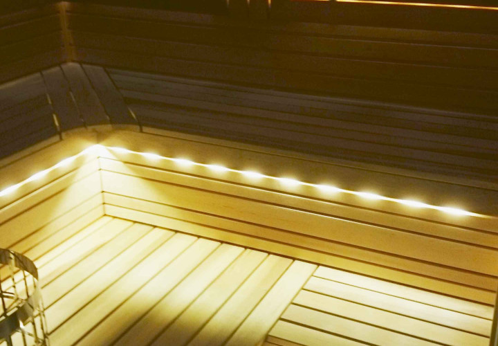 Sauna s integrovaným válcovým ohřívačem