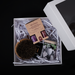 Dárková sada v dárkové krabičce SCENTED WARMTH. Štětec, kelímek na vůně a esenciální oleje  Dárková sada v dárkové krabičce SCENTED WARMTH. Štětec, kelímek na vůně a esenciální oleje