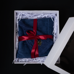 Dárková sada pro něj - MODRÁ, 55x150 cm, v dárkové krabičce. Zástěra a čepice do sauny 