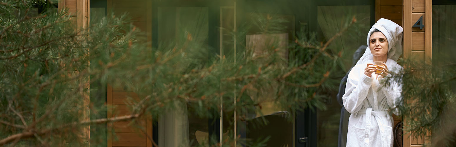 Rituál horké vody: Proč vám teplá voda pomáhá relaxovat – a proč saunové teplo jde ještě dál