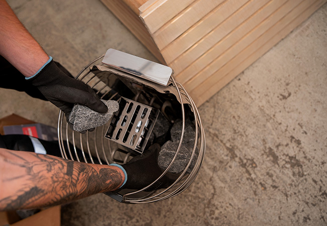 Saunové kameny a jejich vrstvení na podzim: TOP 3 schémata podle frakcí a proudění vzduchu