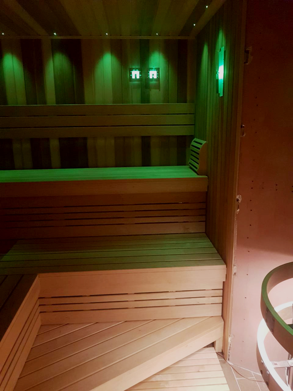 Sauna s olšovým a kanadským cedrovým dřevem
