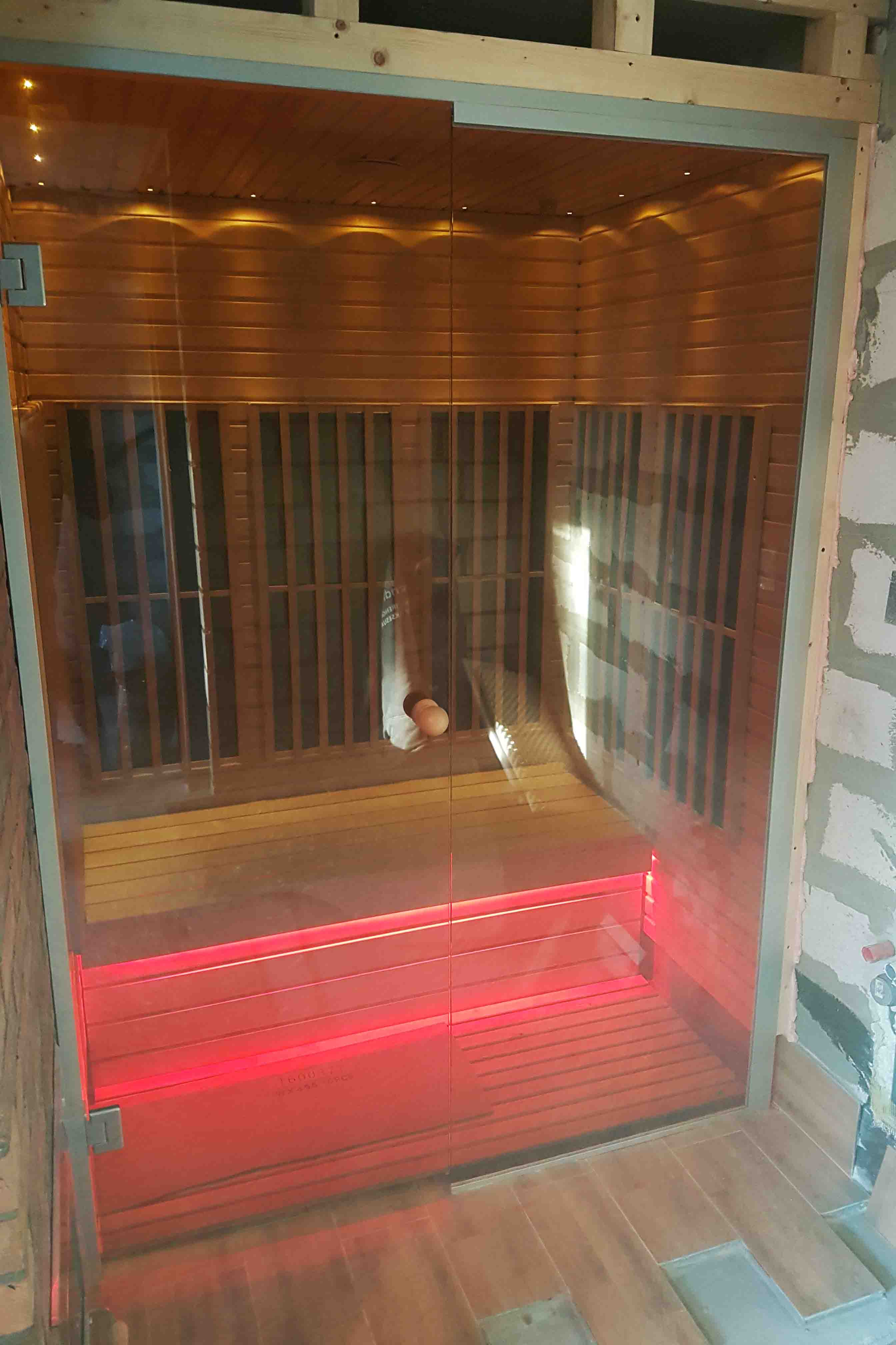 Infrasauna se skleněnou přední částí a LED osvětlením